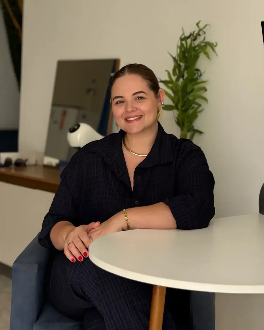 Karol Tamanini no escritório